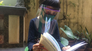 onenergy facemask looking at book